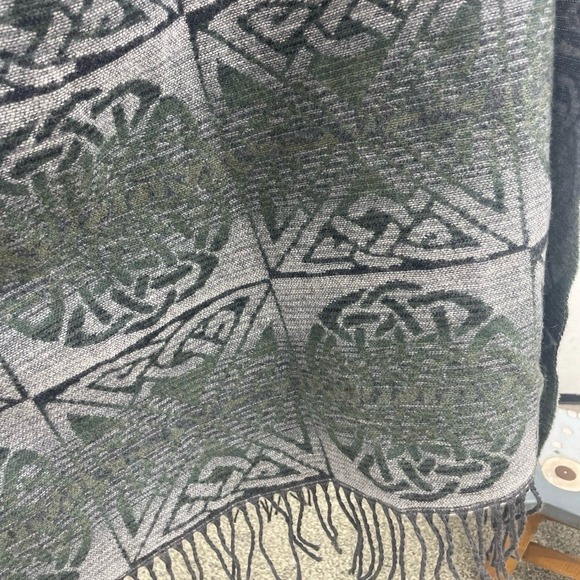 Celtic Knot Shawl Cape Wrap Fringed Poncho Ruana Gray Green Festival Style - Picture 4 of 12